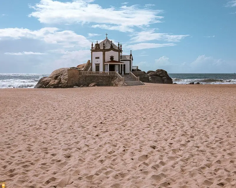 Praia-do-Senhor-da-Pedra- norte de portugal
