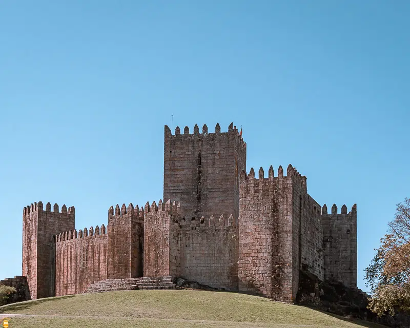 castelo-de-guimaraes-portugal