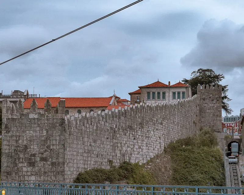 muralha-fernandina-porto-portugal