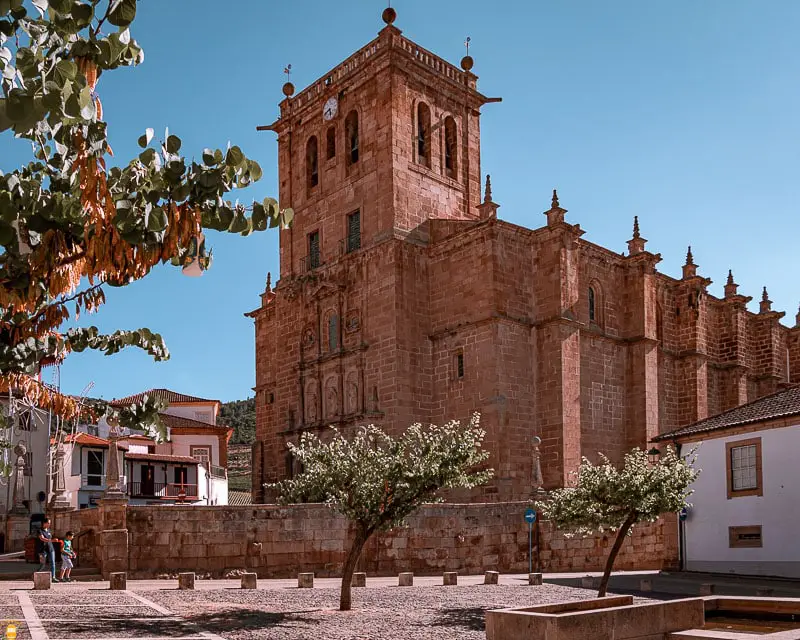 igreja-matriz-torre-de-moncorvo-portugal