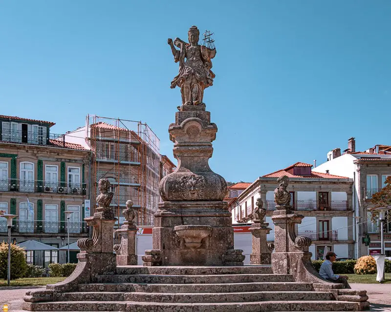 Jardin da Marginal  - Statue de Viana - Viana do Castelo - Portugal