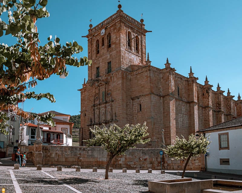 igreja-matriz-torre-de-moncorvo-portugal