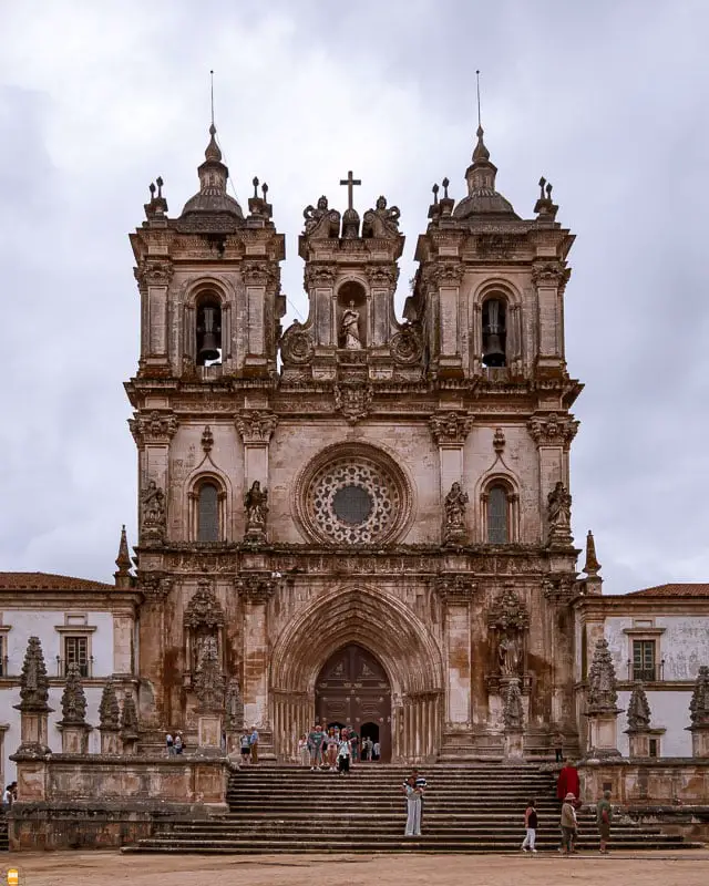 mosteiro-de-santa-maria-de-alcobaca-portugal
