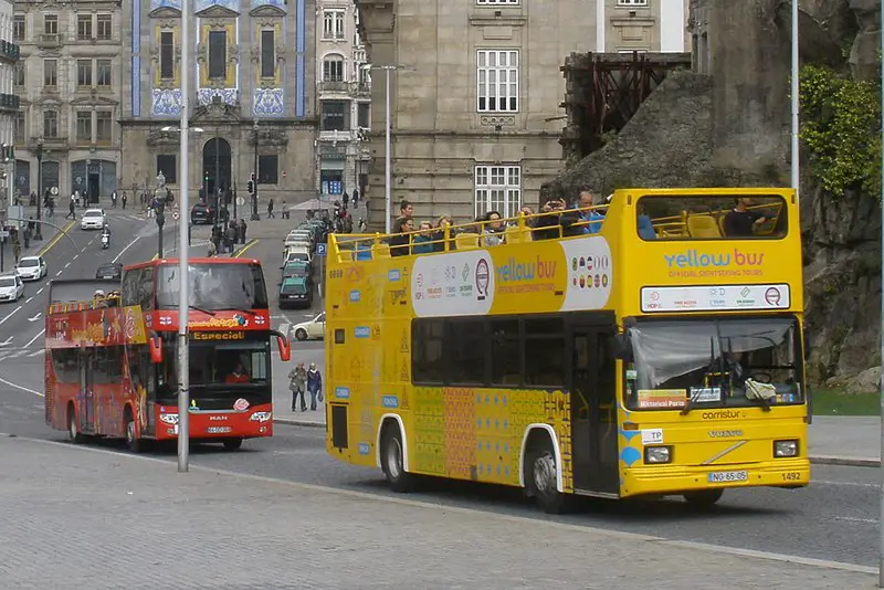 transports a porto - Yellow bus